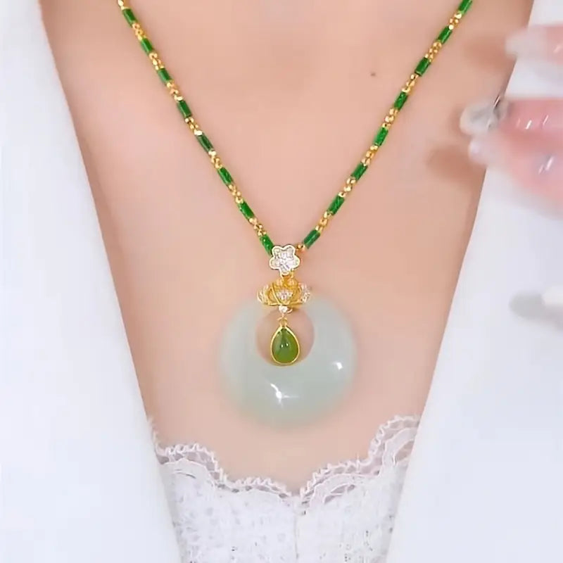 Elegant Green Teardrop Imitation Jade Pendant Necklace with Rhinestone